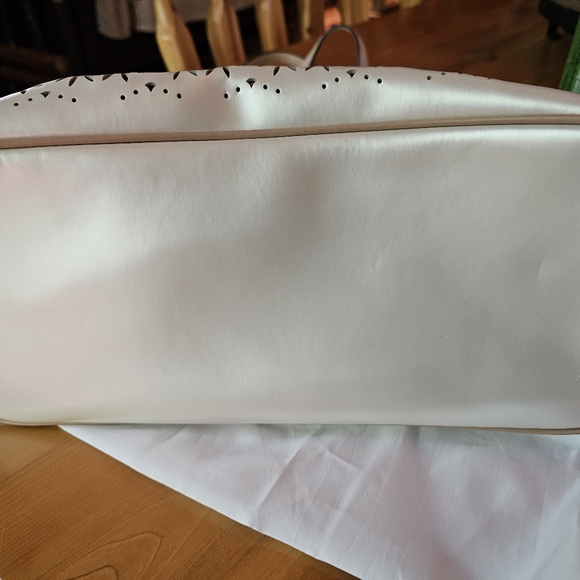 Coach Carry-All bag with small pouch. Excellent condition,  very little use. - Picture 3 of 4